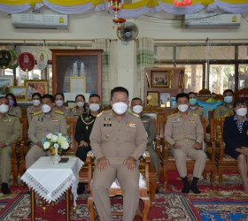 พิธีถวายภัตตาหารเพล และสิ่งของพระราชทานของพระบาทสมเด็จพระเจ้าอยู่หัว