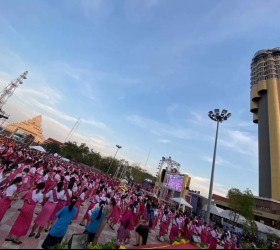 องค์การบริหารส่วนตำบลรอบเมือง ส่งตัวแทนเข้าร่วมรำวงสมมาน้ำคืนเพ็งเส็งประทีป ในงานสมมาน้ำคืนเพ็งเส็งประทีป ครั้งที่ 24 ประจำปี 2565  ณ  เวทีกลางแจ้ง  ลานสาเกตนคร  สวนสมเด็จพระศรีนครินทร์ร้อยเอ็ด  วันที่ 7 พฤศจิกายน  2565 