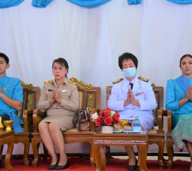 วันที่ 21 กุมภาพันธ์ 2566 นางจิราพร เกษมทรัพย์  นายกอบต.รอบเมือง ร่วมพิธีอัญเชิญเงินพระราชทานขวัญถุงกองทุนแม่ของแผ่นดิน  และทอดผ้าป่าสามัคคีสมทบกองทุนแม่ของแผ่นดิน  บ้านหัวแฮด  หมู่ที่ 3  ตำบลรอบเมือง