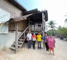 วันที่ 30 มีนาคม 2566 นายธนากรณ์ จันทรัตน์ นักพัฒนาชุมชนชำนาญการ พร้อมด้วยพนักงานเจ้าหน้าที่ ฝ่ายส่งเสริมสวัสดิการสังคม และผู้ใหญ่บ้าน/สมาชิกสภาองค์การบริหารส่วนตำบลรอบเมืองลงพื้นที่ออกสำรวจข้อมูลผู้ประสบปัญหาทางสังคม  เพื่อเป็นการบูรณาการให้ความช่วยเหลือ