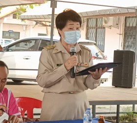 นางจิราพร เกษมทรัพย์  นายก อบต.รอบเมือง เป็นประธานเปิดการประชาคมรับฟังความคิดเห็นโครงการก่อสร้างวางท่อระบายน้ำและทางเท้าของกรมทางหลวง - 26 มีนาคม 2567