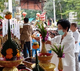 15 กันยายน 2567 นางจิราพร เกษมทรัพย์ นายกองค์การบริหารส่วนตำบลรอบเมือง เป็นประธานจุดเทียนชัยและเทียนมงคลสวดพุทธาภิเษก 