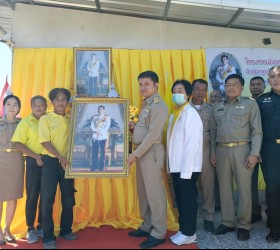 นางจิราพร เกษมทรัพย์ นายกอบต.รอบเมือง พร้อมด้วย ผู้บริหาร หัวหน้าส่วนราชการ ร่วมเปิดโครงการขับเคลื่อนอำเภอเมืองร้อยเอ็ด บำบัดทุกข์ บำรุงสุขบูรณาการอย่างยั่งยืน