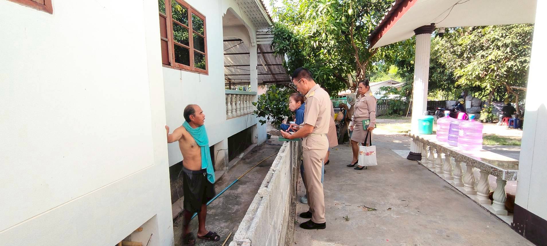 ตรวจสอบข้อเท็จจริงเรื่องร้องเรียน/ร้องทุกข์ กรณีเลี้ยงเป็ดในบ้านเรือนส่งกลิ่นเหม็นรบกวนบ้านข้างเคียง เพื่อหาแนวทางแก้ไขปัญหาความเดือดร้อนของประชาชน
