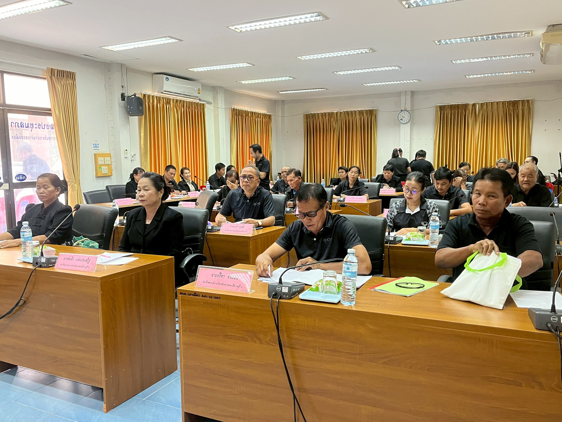 การประชุมสภาองค์การบริหารส่วนตำบลรอบเมือง สมัยวิสามัญ สมัยที่ 1 ครั้งที่ 3 ประจำปี พ.ศ. 2569 ณ ห้องประชุมสภาองค์การบริหารส่วนตำบลรอบเมือง อำเภอเมือง จังหวัดร้อยเอ็ด