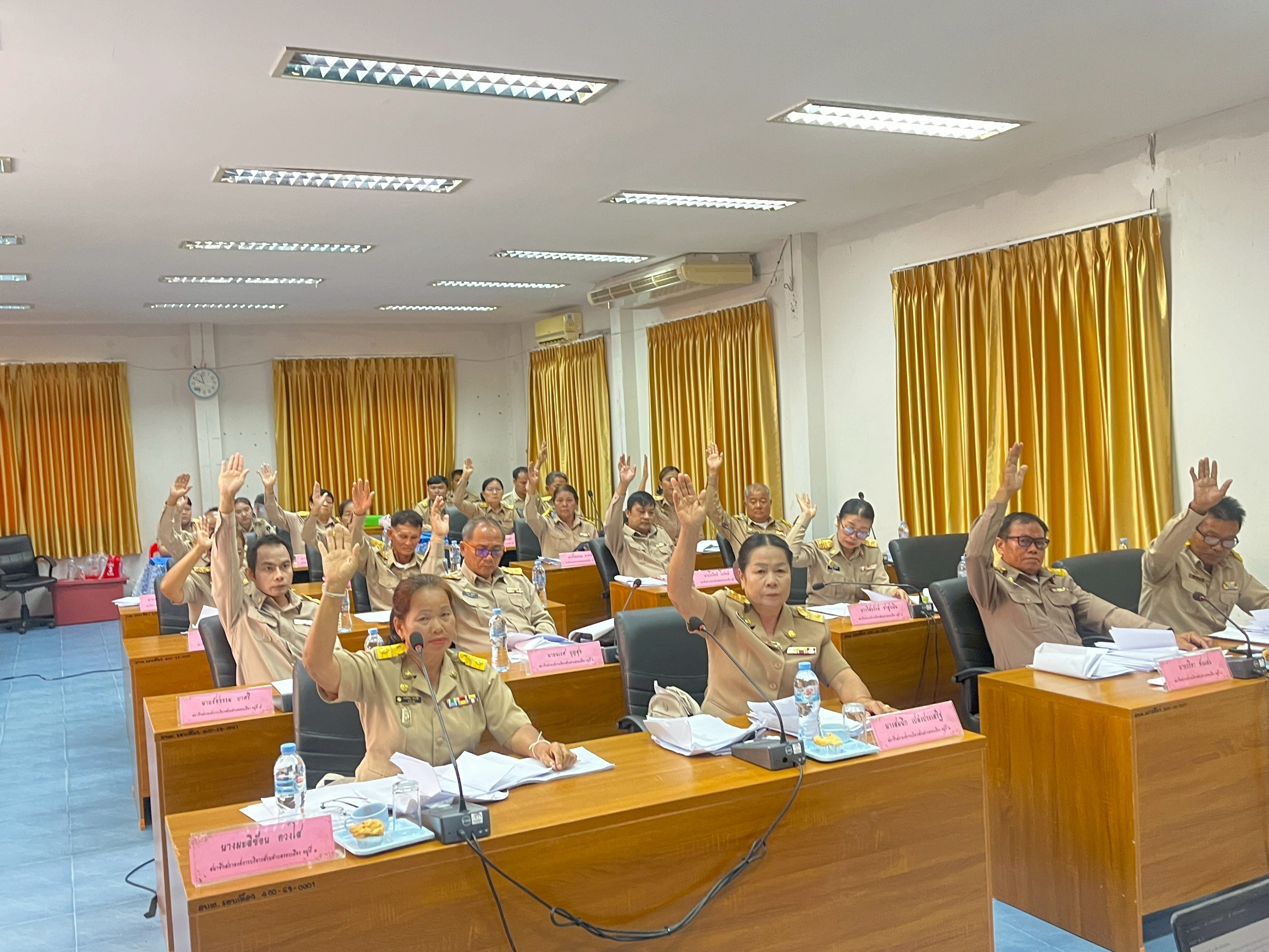 การประชุมสภาองค์การบริหารส่วนตำบลรอบเมือง สมัยวิสามัญ สมัยที่ 1 ครั้งที่ 2 ประจำปี พ.ศ. 2569 ณ ห้องประชุมสภาองค์การบริหารส่วนตำบลรอบเมือง อำเภอเมือง จังหวัดร้อยเอ็ด
