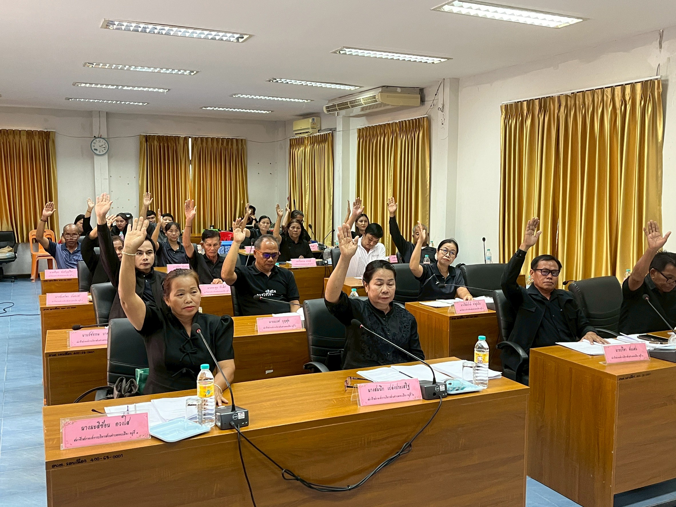 การประชุมสภาองค์การบริหารส่วนตำบลรอบเมือง สมัยวิสามัญ สมัยที่ 1 ครั้งที่ 4 ประจำปี พ.ศ. 2569 ณ ห้องประชุมสภาองค์การบริหารส่วนตำบลรอบเมือง อำเภอเมือง จังหวัดร้อยเอ็ด