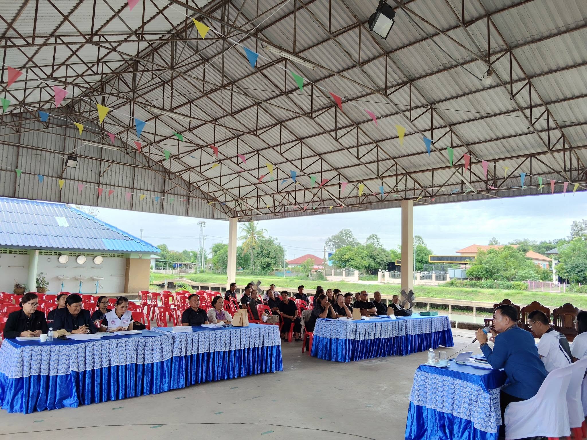 วันที่  7 กรกฎาคม พ.ศ.2569 เวลาประมาณ 09.30 น. องค์การบริหารส่วนตำบลรอบเมือง ดำเนินโครงการจัดประชุมประชาคมท้องถิ่น  ณ อาคารอเนกประสงค์องค์การบริหารส่วนตำบลรอบเมือง